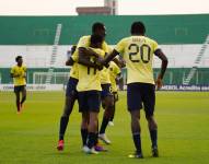 Jugadores de la selección de Ecuador Sub 15 celebran el gol de Edwin Quintero