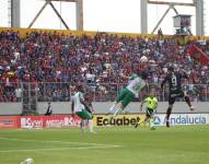 Liga de Portoviejo se llevó la ventaja ante el Deportivo Quito.