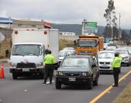 Imagen referencial. Policía Nacional realizando control de seguridad de carreteras en el sector del Cotopaxi en la carretera Panamericana.