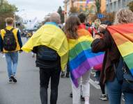 Personas en la marcha del orgullo LGBTIQ+