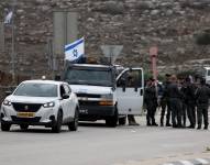 Guardias de seguridad israelíes vigilan la prisión militar de Ofer, cerca de Jerusalén, Israel.