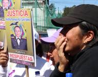 El plantón en los exteriores del Ministerio de Defensa de familiares y amigos de la subteniente Pamela Ati.