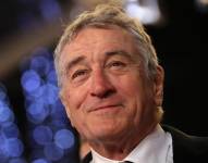 Archivo. El actor estadounidense Robert de Niro posa cuando llega el 16 de mayo de 2016 para la proyección de la película Hands of Stone en el 69º Festival de Cine de Cannes en Cannes, sur de Francia.