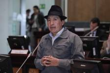 César Umajinga en el Pleno de la Asamblea Nacional.