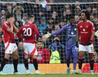 Jugadores del Manchester United lamentando la goleada.