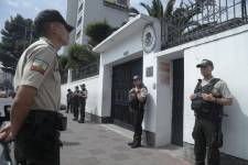 Imagen de archivo de los exteriores de la Embajada de México en Quito, luego de la decisión de conceder asilo político al exvicepresidente Jorge Glas.