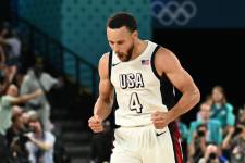 Stephen Curry leyenda de Estados Unidos.