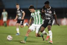 Félix Torres jugará con el Corinthians ante Fortaleza en los cuartos de final de la Copa Sudamericana.