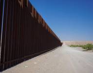 Fotografía que muestra el muro en la zona fronteriza con México este jueves en El Paso (Estados Unidos).