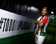 Dilan Zúñiga luce la camiseta de Palestino (Chile)