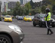 Imagen referencial de control de tránsito vehicular en Quito.