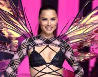 Adriana Lima durante el desfile del Victoria's Secret Fashion Show 2024.