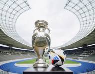 Trofeo y balón oficiales de la Eurocopa 2024