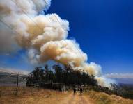 Fotografía referencial de un incendio forestal en el Cerro Auki, en Quito (Ecuador).