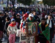 Feligreses mexicanos caminan durante el peregrinaje anual a la Basílica de Guadalupe este jueves, en la Ciudad de México.