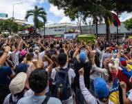 Ciudadanos asisten a una multitudinaria manifestación de apoyo al candidato a la presidencia de Venezuela Edmundo González Urrutia este martes 30 de julio de 2024 en Caracas.