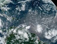 Fotografía satelital cedida porlLa Oficina Nacional de Administración Oceánica y Atmosférica (NOAA) a través del Centro Nacional de Huracanes (NHC) estadounidense donde se muestra la localización de la tormenta tropical Beryl en la cuenca atlántica.