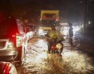 En la imagen de abril de este año, una carretera inundada, en Nairobi, Kenia. EFE/EPA/Daniel Irungú