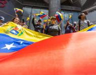 Ciudadanos asisten a una manifestación de apoyo al candidato a la presidencia de Venezuela, Edmundo González Urrutia, en Caracas.