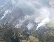 Vista panorámica del incendio forestal en Sigsig.