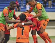 Jugadores de Libertad celebran un gol en Liga Pro