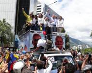 La líder opositora venezolana María Corina Machado y el candidato a la presidencia de Venezuela Edmundo González Urrutia participan en una manifestación de apoyo en Caracas.