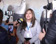 La asambleísta del oficialismo, Inés Alarcón, en los pasillos de la Asamblea.