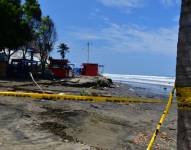 Afectaciones en las playas de Manta por el fuerte oleaje.