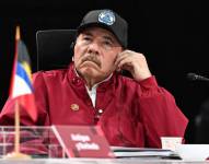 El presidente de Nicaragua, Daniel Ortega, observa durante la sesión inaugural de la XXIV Cumbre ALBA-TCP en Caracas, el 14 de diciembre de 2024.