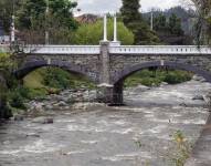 Río Tomebamba después de las lluvias.