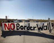 Fotografía de archivo en donde personas participan en una caravana contra el muro fronterizo de Trump y por una reforma migratoria integral, en El Paso, Texas.