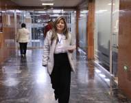 Inés Alarcón camino a Gestión Documental en la Asamblea Nacional.