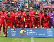 Jugadores de El Nacional previo al inicio del partido con el Mushuc Runa por la semifinal de la Copa Ecuador