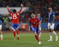 Víctor Dávila celebra su gol ante Paraguay