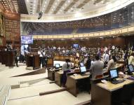 Imagen de los asambleístas sesionando este 27 de octubre para votar sobre un nuevo proyecto de ley energética, enviada por Daniel Noboa en septiembre pasado.