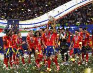 España celebra su cuarta Eurocopa al derrotar 2-1 a Inglaterra en la final