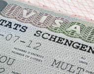 La gran mayoría de ecuatorianos tramita esa visa por España, no obstante, el documento puede obtenerse en cualquiera de los 29 países del Espacio Schengen.