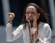 Fotografía de archivo del 28 de agosto de 2024 de la líder opositora venezolana, María Corina Machado, pronunciando un discurso en una manifestación, en Caracas (Venezuela).