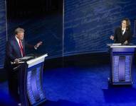 La vicepresidenta y candidata demócrata a la Casa Blanca, Kamala Harris, y el expresidente y candidato republicano, Donald Trump, durante el debate.