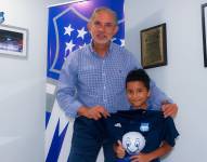 Emelec: Niño que sufrió el desplante de Miller Bolaños, fue recibido por el presidente del club