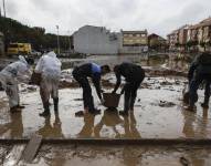 Continúan las labores de limpieza en las calles de Paiporta, Valencia, este jueves.