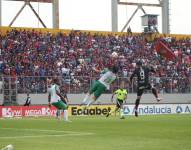 Liga de Portoviejo se llevó la ventaja ante el Deportivo Quito.