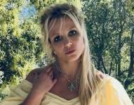 Britney Spears es una icónica cantante estadounidense que alcanzó la fama mundial a finales de los 90. Conocida por su potente voz y enérgicos bailes, ha sido una figura clave en la industria musical y ha enfrentado públicamente una tutela legal que generó gran controversia.