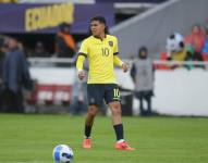 Kendry Páez recibió el apoyo de Iván Hurtado por su rendimiento en la selección de Ecuador.