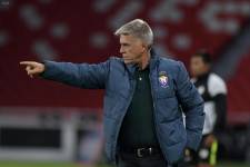 El entrenador Marcelo Zuleta dirigiendo un partido de El Nacional