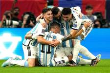 Jugadores de Argentina celebran un gol