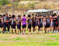 Jugadores de Luz Valdivia FC en un entrenamiento