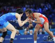 Lucía Yépez se quedó con la medalla de plata en lucha en categoría en la división de los 53 kilogramos