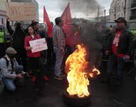 Manifestantes y policías en medio de enfrentamientos, este 21 de noviembre.