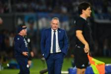 El entrenador de la selección de Paraguay, Gustavo Alfaro, en el partido ante Argentina